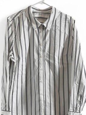 Iyla White & Grey Striped Button-Up Shirt Size XL